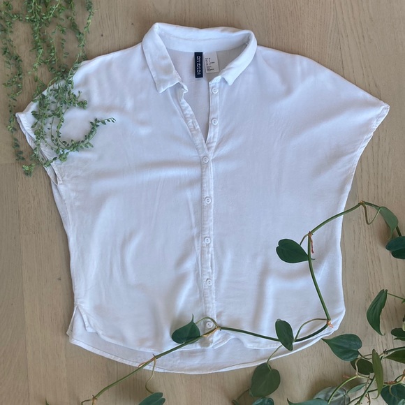 H&M Tops - 🍄5 for $15 bundle🍄 Short sleeve white blouse